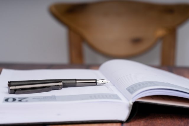 Levio Fountain Pen on Book 3-2